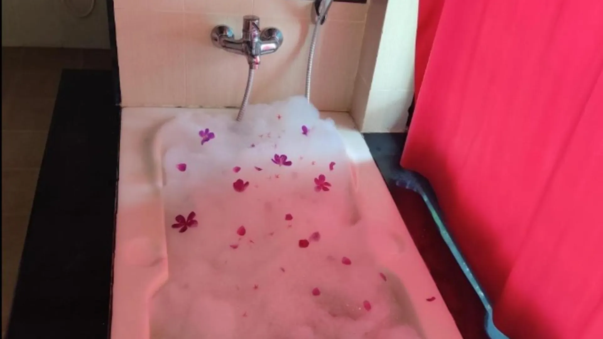 Rain Clouds Wayanad Forest Retreat - The Best Couple Friendly Private Cottages With Bathtub